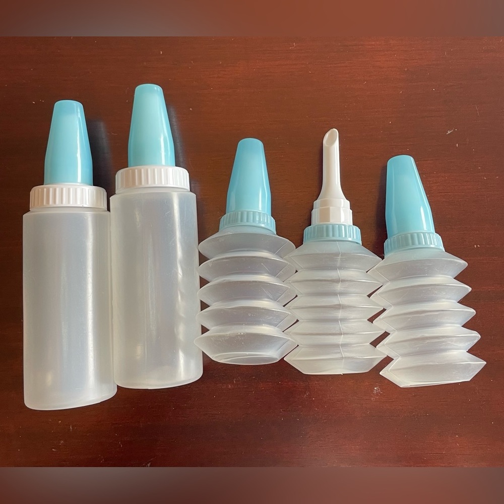 5 Squeeze Bottles with decorating tips